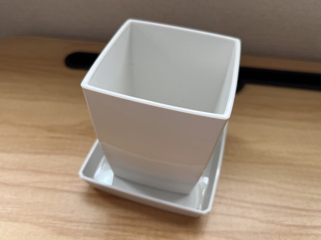 ダイソー スクエア鉢 + 受け皿