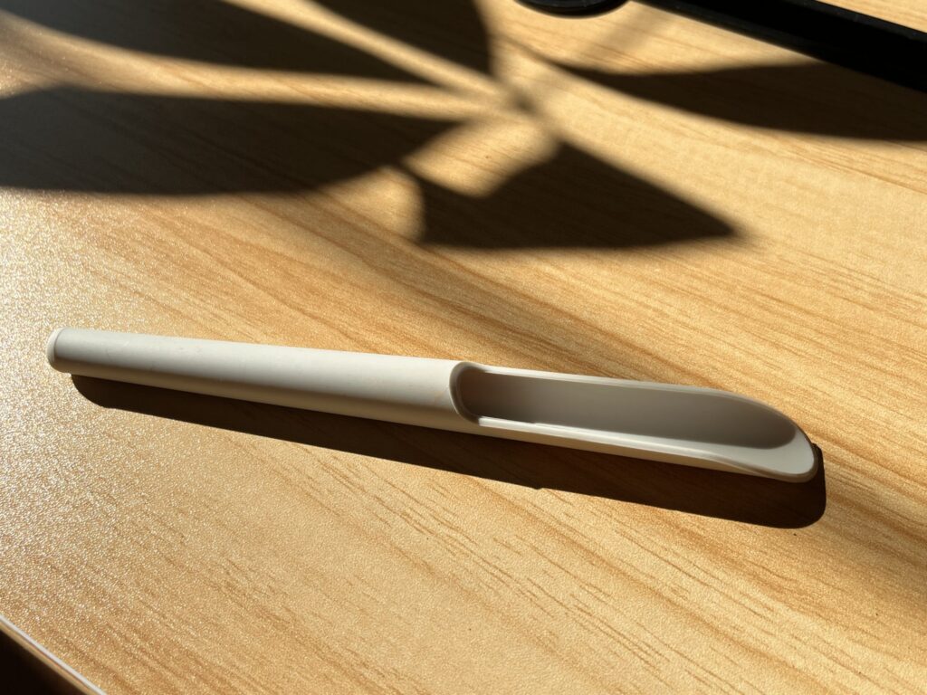 セリアで買った小さな土入れ